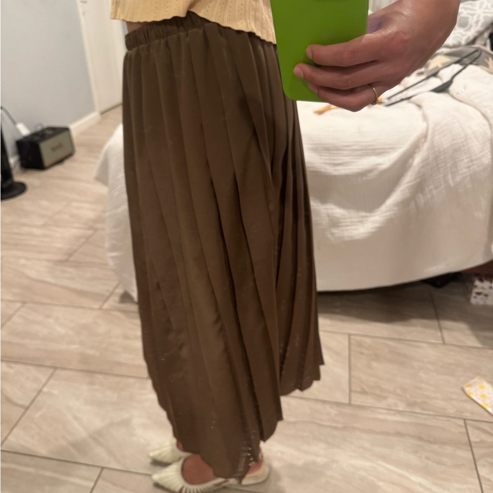Elegant vintage Brown Pleated Skirt size 14 very stretchy and true to size - Picture 4 of 7